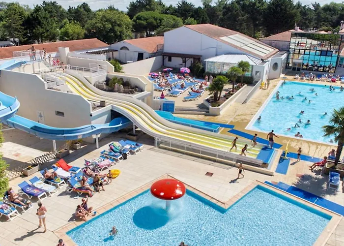 A Avec Piscine Partagee Vakantiehuis