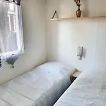 A Avec Piscine Partagee *