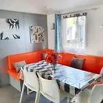 A Avec Piscine Partagee Σπίτι διακοπών