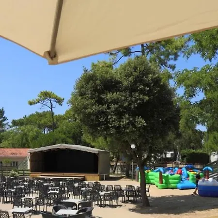 度假居 A Avec Piscine Partagee *
