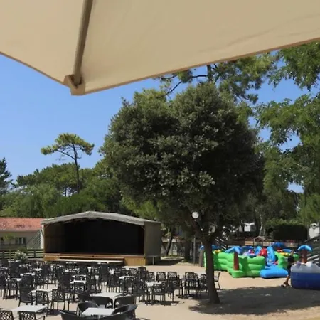 Nyaraló A Avec Piscine Partagee *